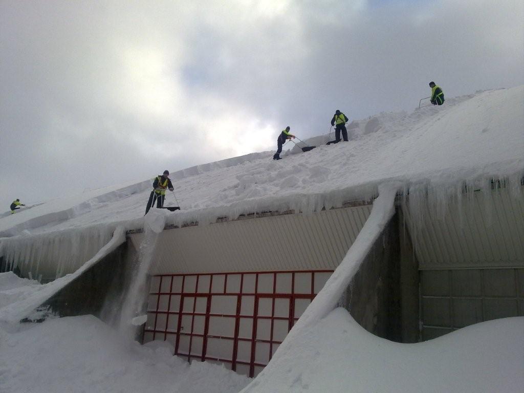 Lumenpudotus-katolta-liikuntahallin-katto